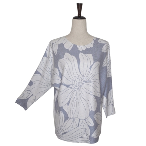 Sioni Blue And White Floral Print Dolman Sleeve Sweater Size M - Picture 3 of 10